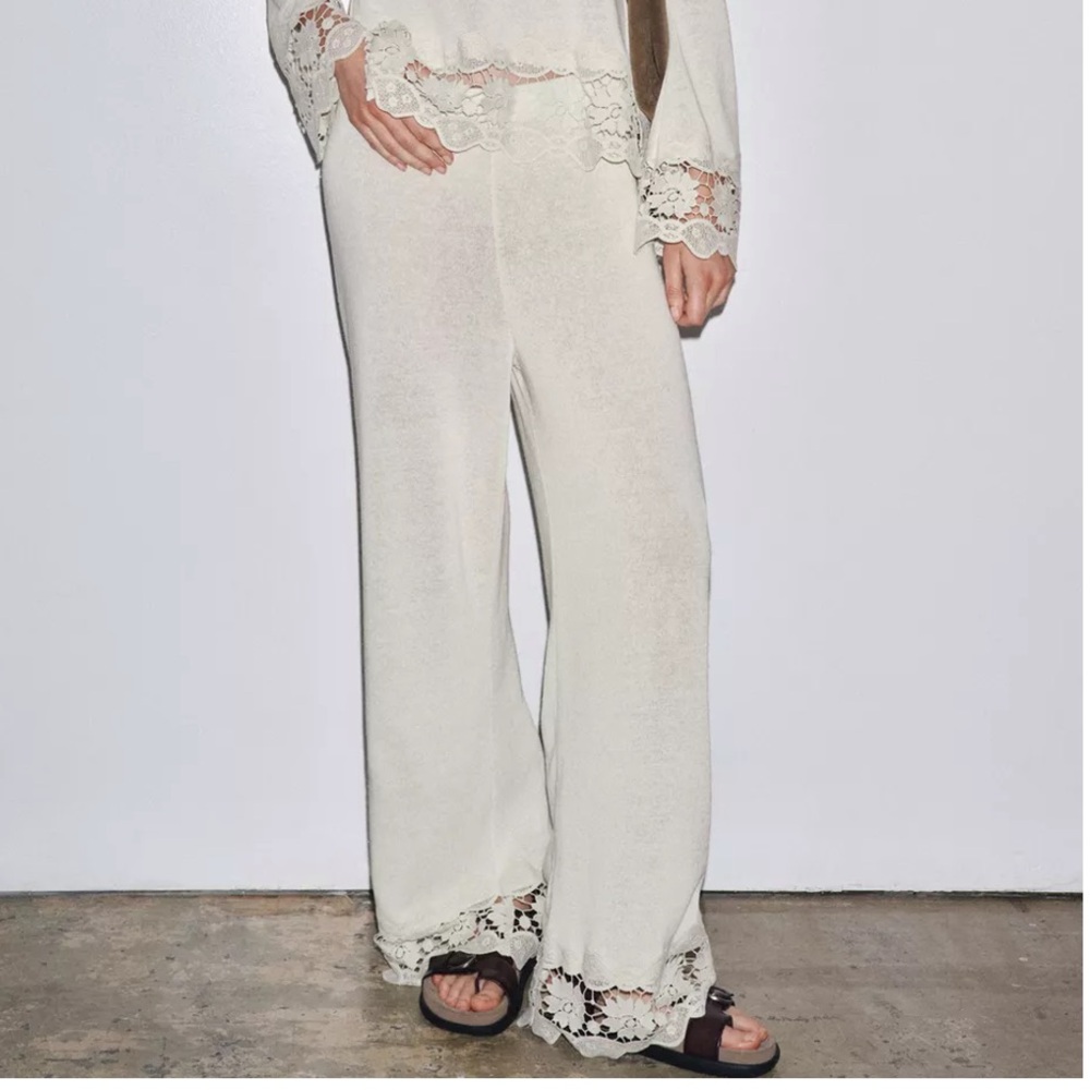ZARA Mid-rise pants with inner elastic waistband, crochet trim on hem.